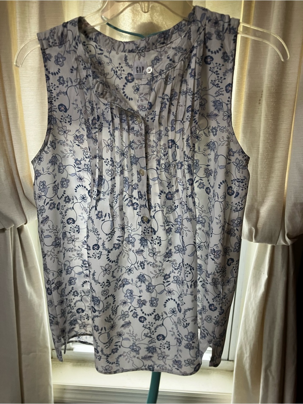 GAP White Sleeveless Floral Pintuck Camisole with Navy Print